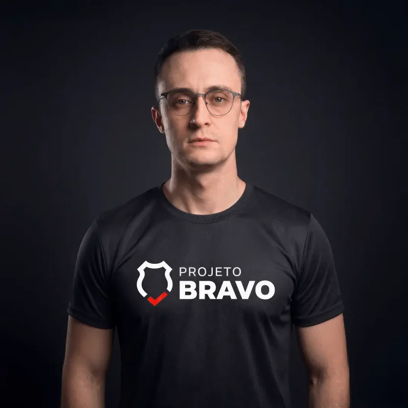 João Lisboa - Camiseta Masculina Dry Fit Preta - Logo Projeto Bravo
