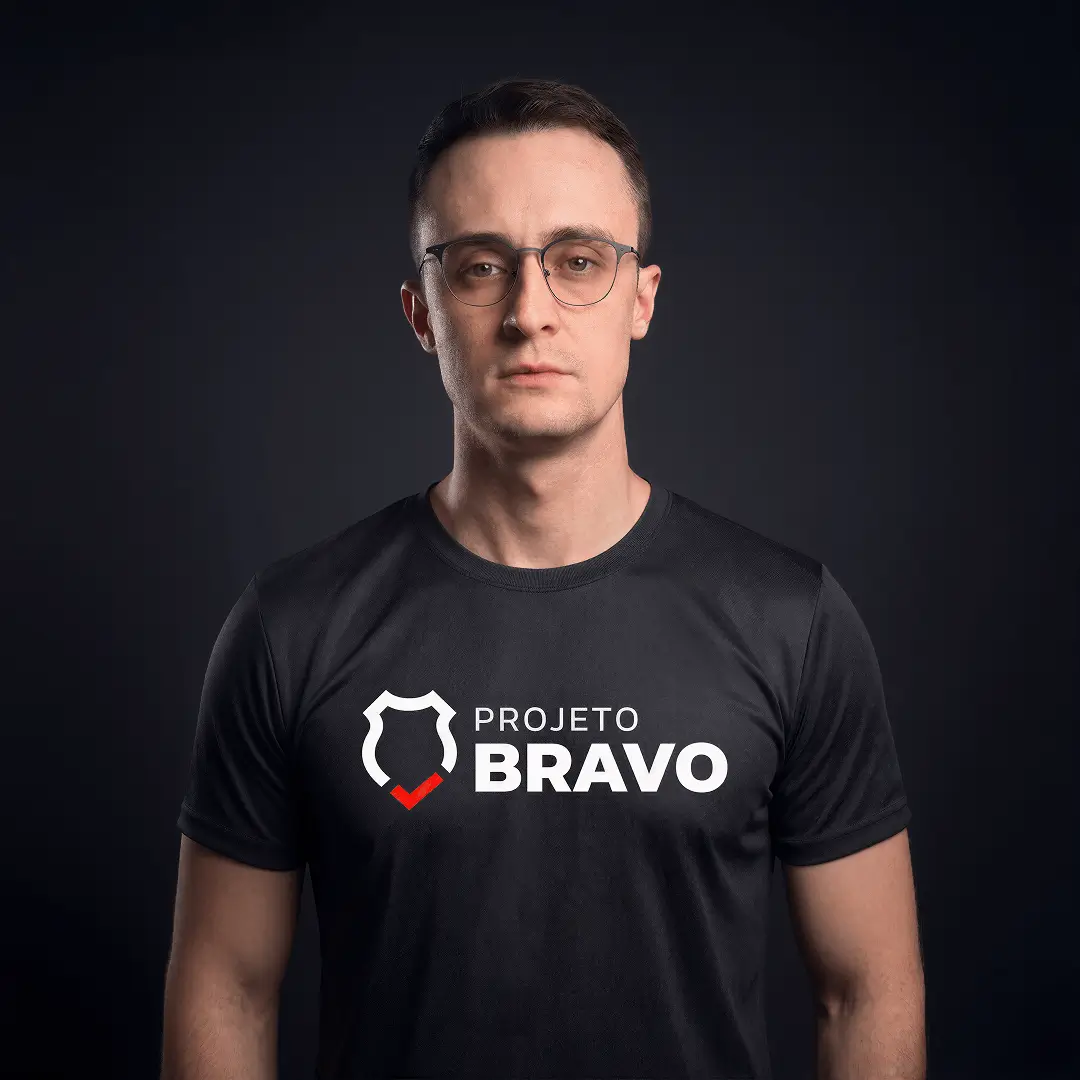 João Lisboa - Camiseta Masculina Dry Fit Preta - Logo Projeto Bravo 1 João Lisboa - Camiseta Masculina Dry Fit Preta - Logo Projeto Bravo