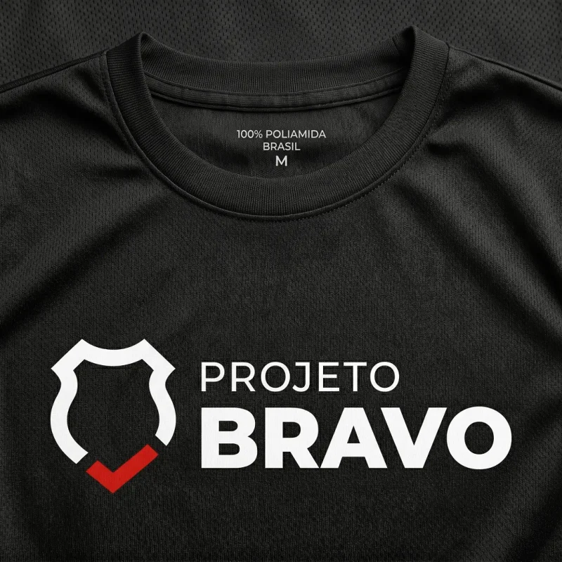 Macro na textura - Camiseta Dry Fit Preta - Logo Projeto Bravo